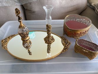 Vintage vanity set