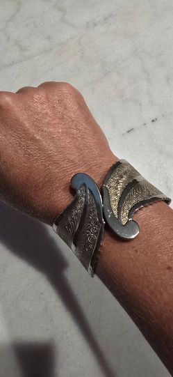 Silver detailed cuff bracelet