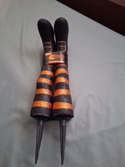 Witch Legs Lawn Stake 18"