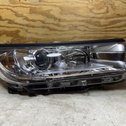 2017-2019 Toyota Highlander Halogen  RH Passenger Side Headlight Assembly  OEM