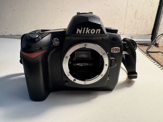 Nikon D70 6.1MP Digital SLR Camera Body Only Black w/ Strap 1.8in LCD