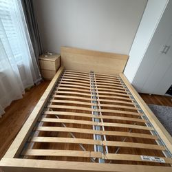 Queen Size Wood Bed Frame with Slats – Good Condition