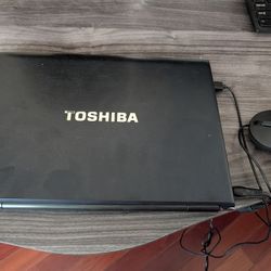 Toshiba Intel i5 laptop with DVD Player/CD drive, with free mouse