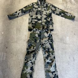 KUIU Youth Large Attack Hunting Clothes