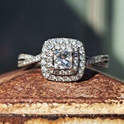 $3,800 At Kay Neil Lane Natural One Carat Diamond Engagement Ring 1/2 Carat Center