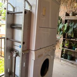 Frigidaire Washer And Dryer (white)