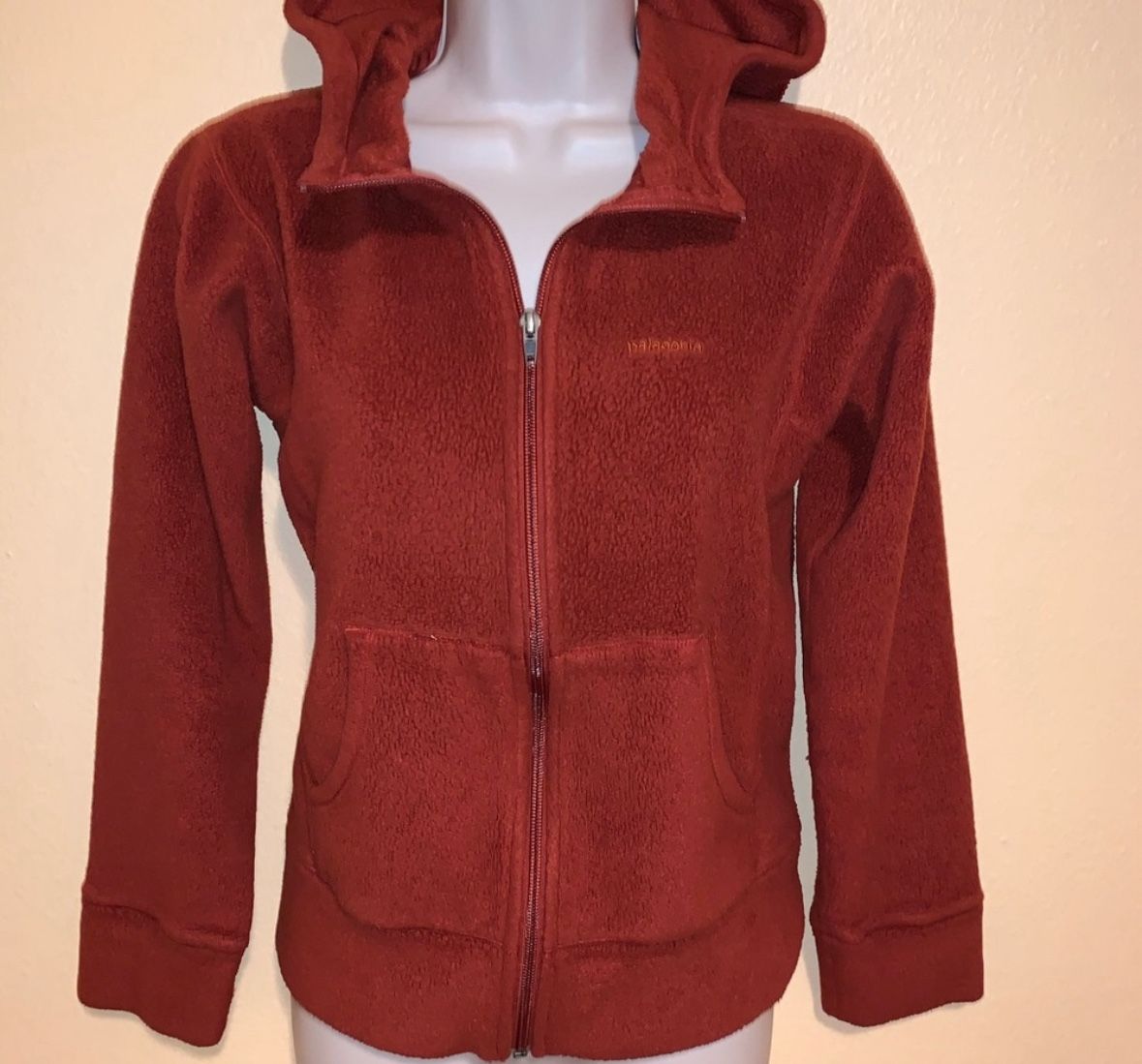 Patagonia sz S Fleece Rust Red ZIP Hooded Jacket Sweatshirt Pockets Hoodie