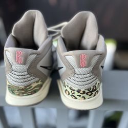 Nike Kyrie Sneakers 
