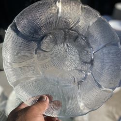 (Qty 36 pcs) Arcoroc Fleur 9” Round Dinner Plates – Fully Tempered Clear transparent plates.  Price: $3 per plate normally $8 per plate  	•	If you’re 