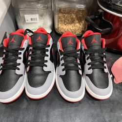 Jordan Retro 1 Lows /SIZE 5y And 6y No Box