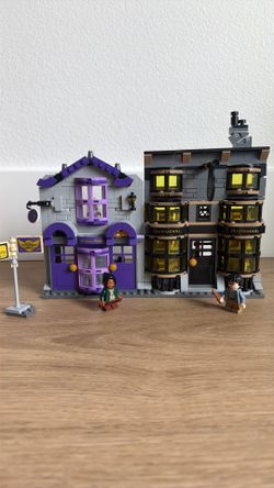 Lego Olivanders and Madams Malkins Robes Set no box