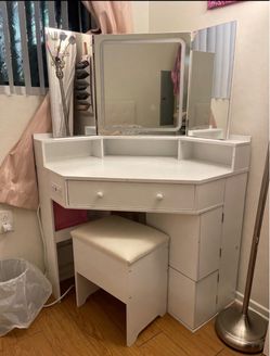 Vanity with tri-fold mirror