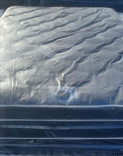 Brand New King Size pillowtop mattress and box Spring free delivery The delivery is free for 20 minutes