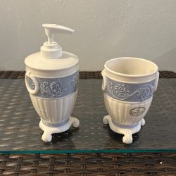 Bathroom set 2 items soap dispenser glass white ceramic