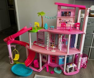 Barbie DreamHouse Pool Party Doll House