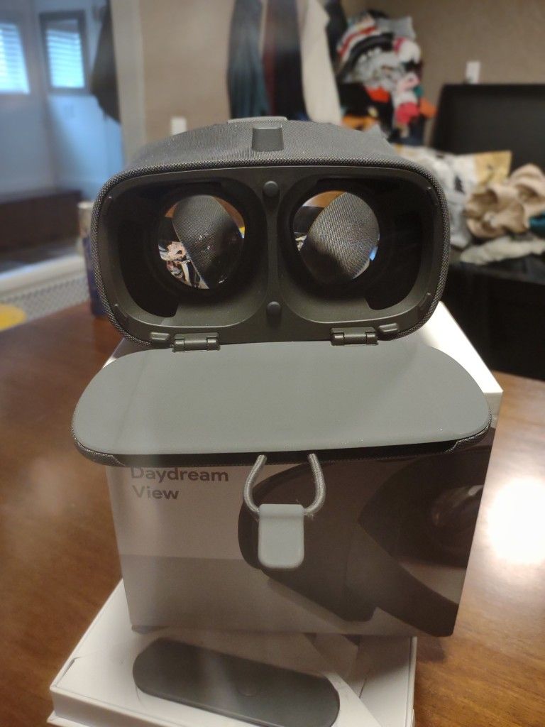 Like New - Google Daydream View VR Headset