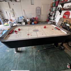 FREE AIR HOCKEY TABLE