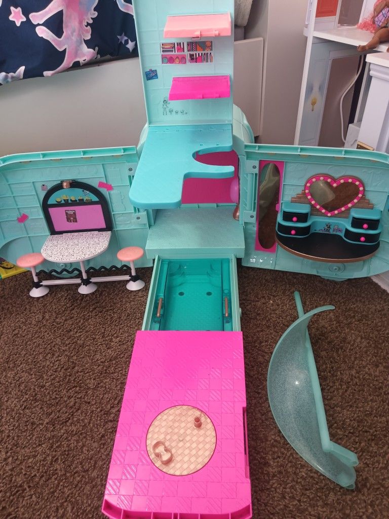 Lol Club House,Van And Dolls