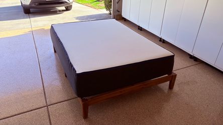 Nectar Full Memory Foam Mattress + Solid Wood Platform Bed Frame - Excellent Condition