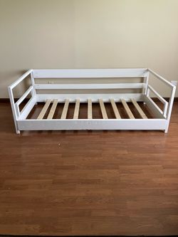 Daybed with mattress and box springs