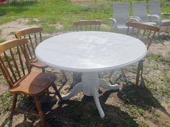 Table and chairs to drop lease on the table $50