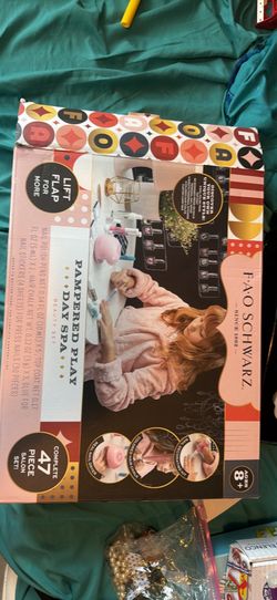 FAO Schwarz Nail Spa