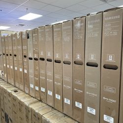 Samsung QLED Smart 55 inch 4K TV with Store Warranty And Financing Available!