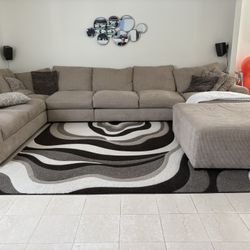 Raymour And Flanigan Sectional Couch With Ottoman And Matching Rug