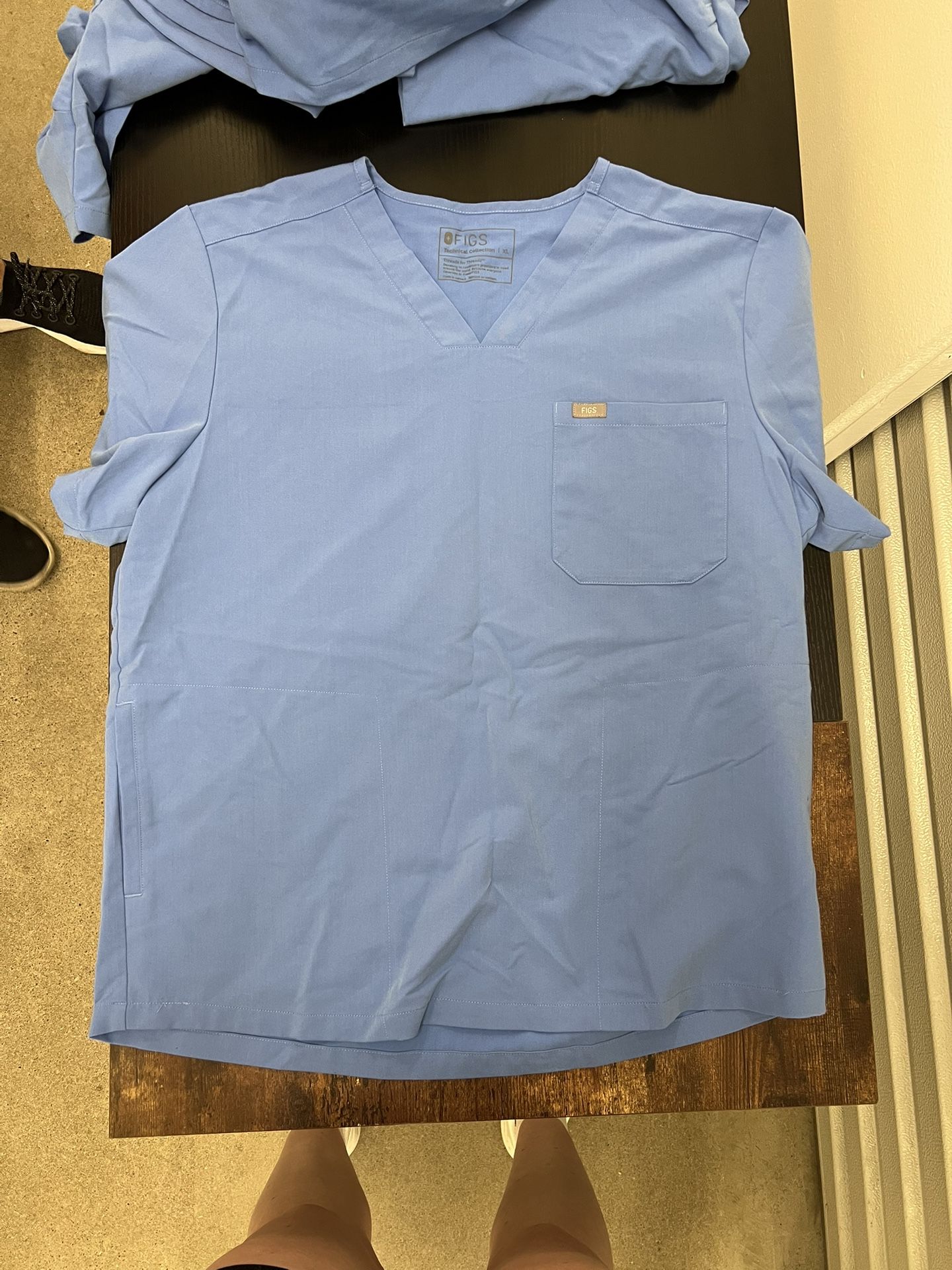FIGS Scrubs Set (x4)