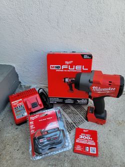 Milwaukee Kit 1/2" Impact Wrench Brushless Fuel High Torque + Battery 5.0ah + Charger M18