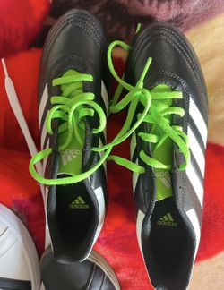 Sports shoes, size 5 (NEW!)