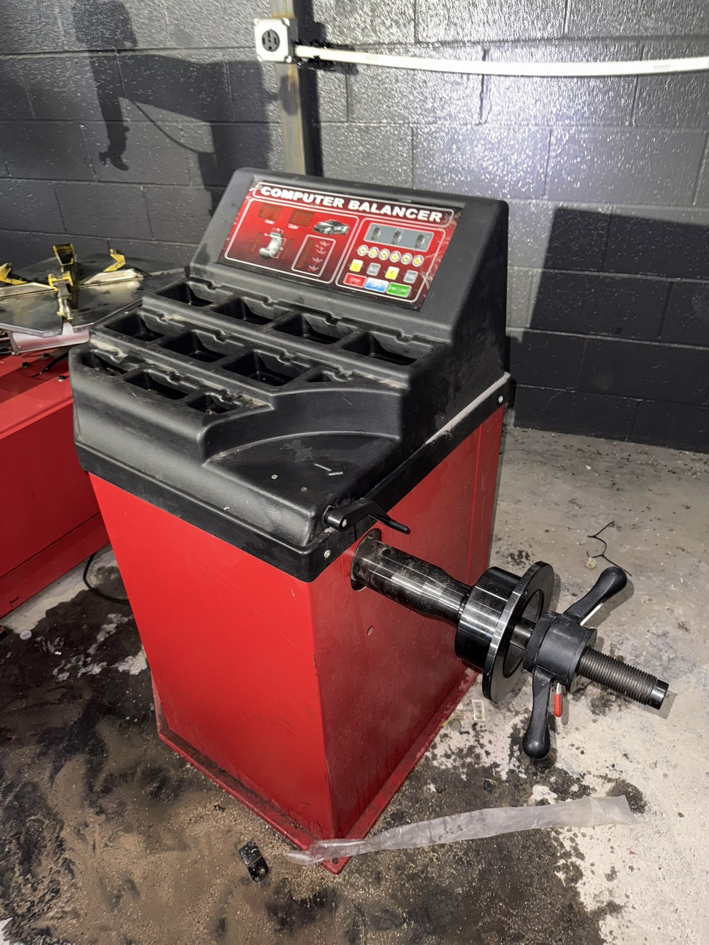 Wheel Balancer & Tire Changer
