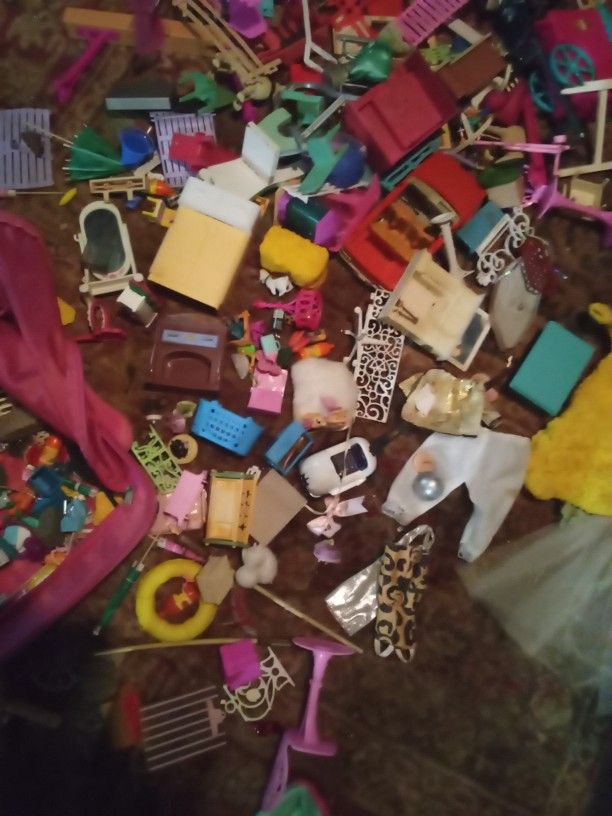 Vintage Barbie Furniture.Pets.  Dishes Fake Food Recreational Items Clothes Shoes Purses Plants.Accesories And Dolls Everything For The Price Listed