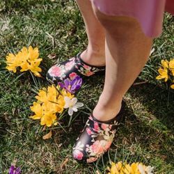 MOHEDA TOFFELN Black Leather Pink Rose Floral Swedish Wooden Heel Slip On Clogs