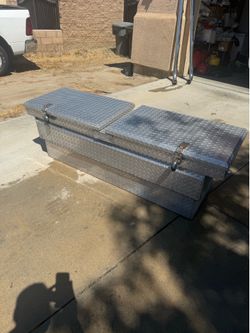 Advantage pick up full-size toolbox in excellent condition