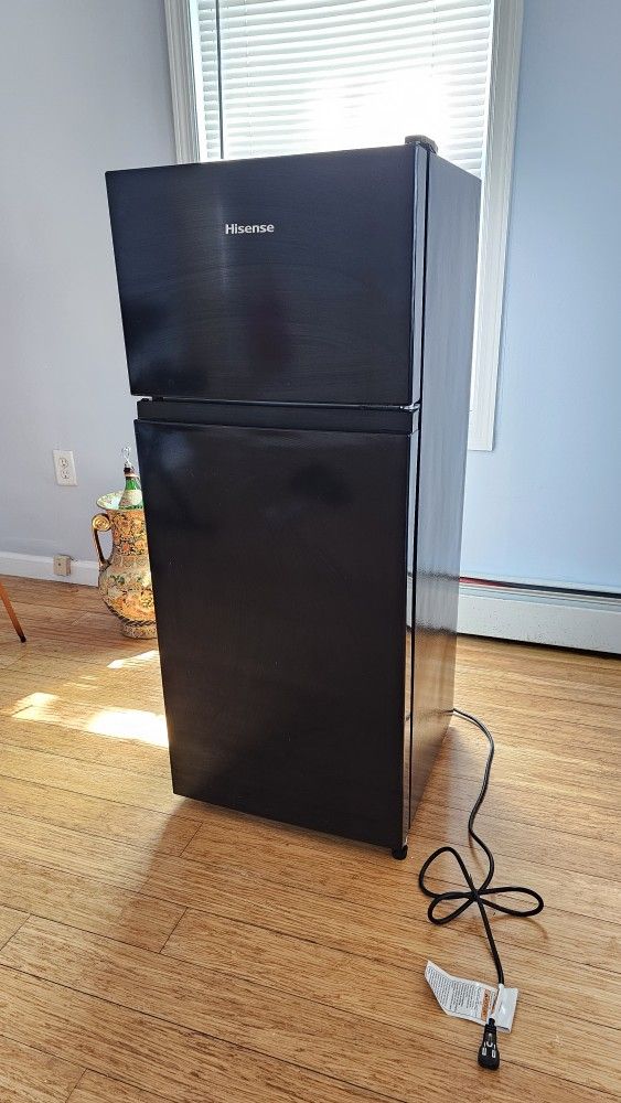Hisense MINI FRIDGE 