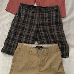 Banana Republic Men’s Size 32 10" Chino Shorts 