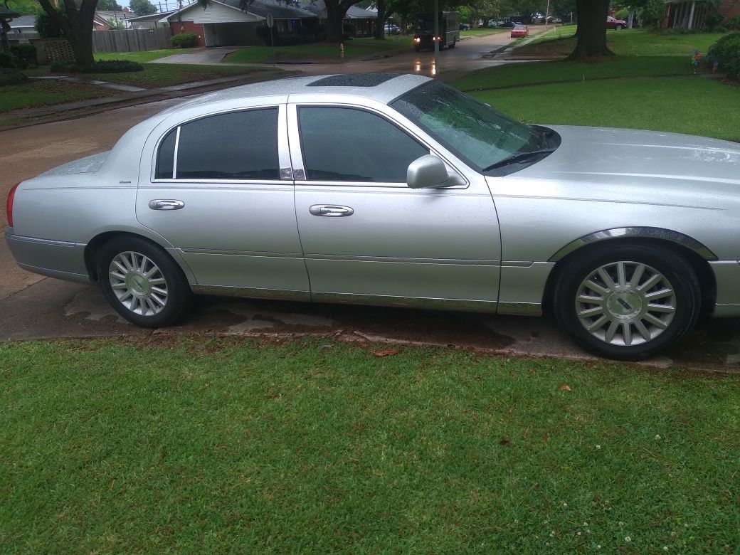 2004 Lincoln Town Car