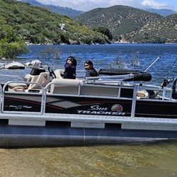 2019 Sun tracker Bass buggy 18