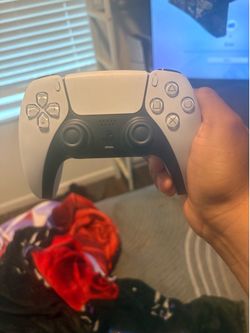 Ps5 games and an ps5 controller Nintendo Switch games and a Nintendo Switch controller