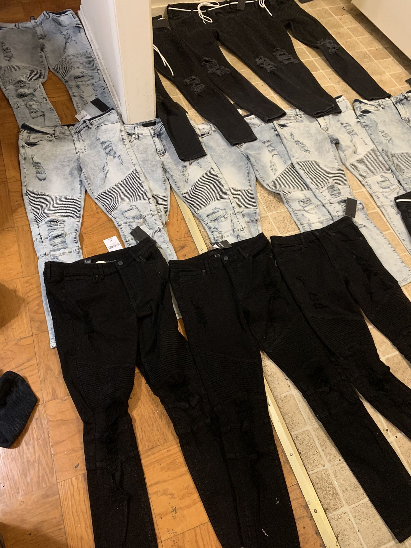 Forever 21 men’s jeans 20 $ a piece all sizes