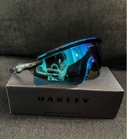 New Oakleys Box, Pouch Cloth All Included