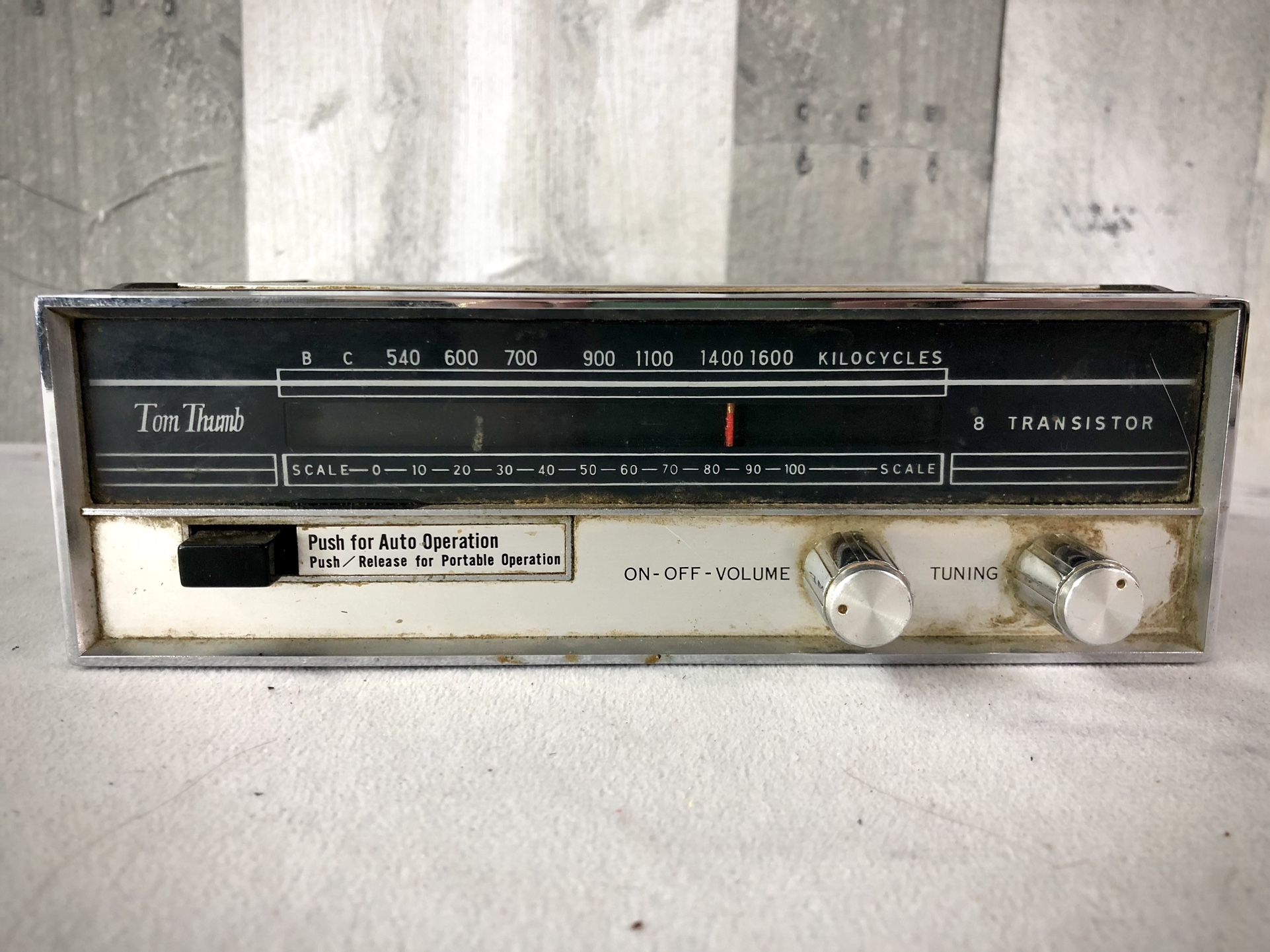Tom Thumb SOLID STATE Pull Out Portable Car Radio Untested AP-6225