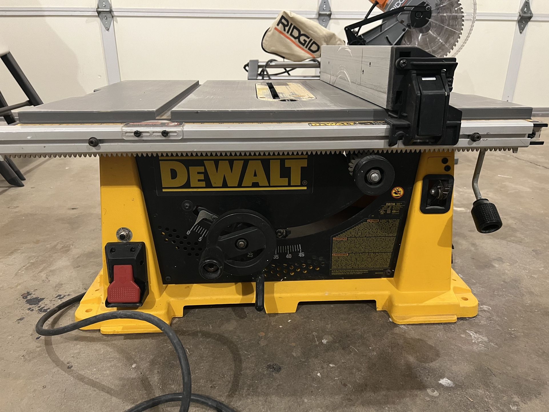 Dewalt Corded Table Saw DW744 for Sale in Santa Clarita, CA - OfferUp