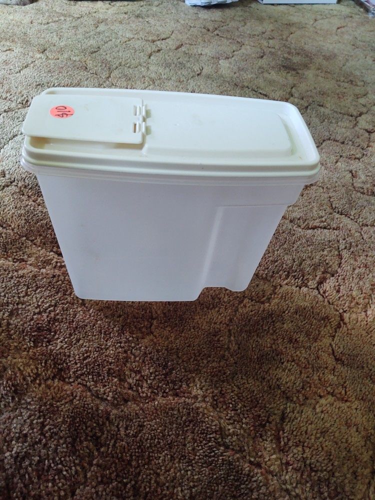 Tupperware Cereal Container