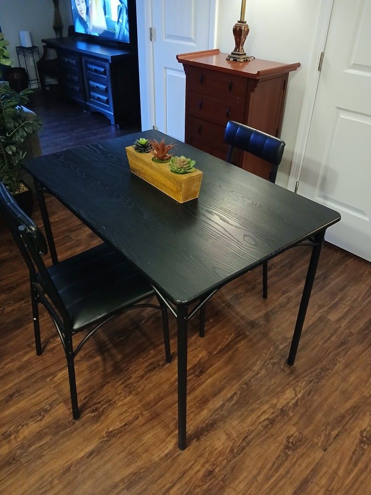 Dining Set w/2 Chairs And Table