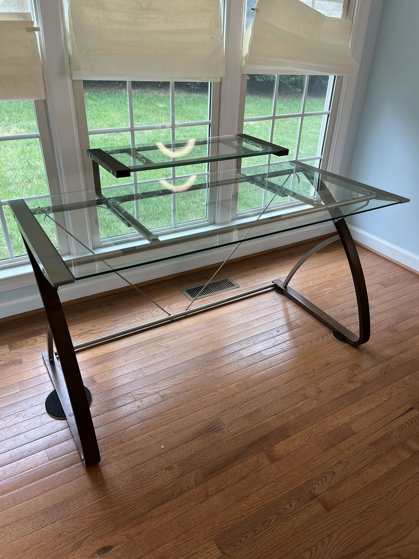 Modern Office Desk with Top Shelf – Great for Home or Work