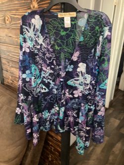 Woman’s Floral Mesh Top Size 1XL