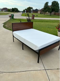 Excelente Condition TEMPER  PEDIC FULL SIZE FRANE ABD MATRESS ..not stain