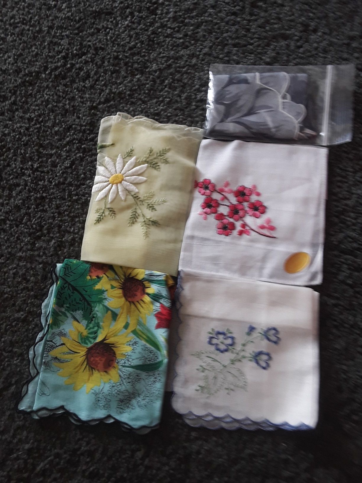LADIES HANKIES